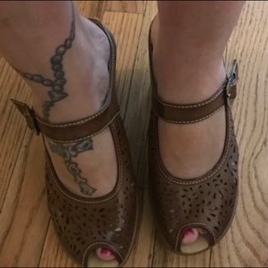 White mountain sandles